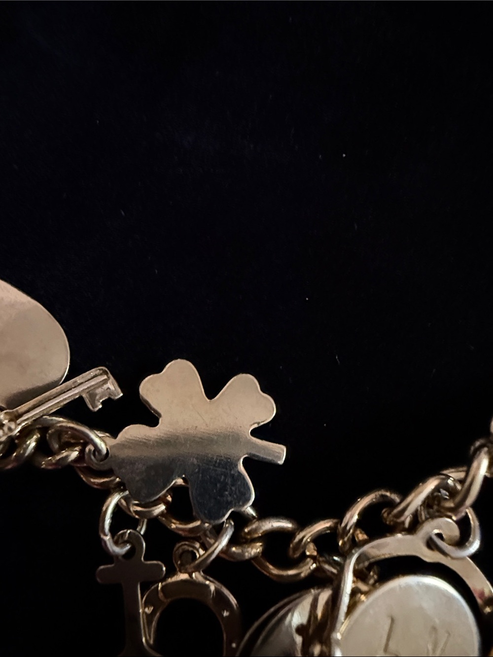 CORO excellent condition 18 Gold-Tone w/Charm Bracelet 1960’s collectible - Picture 10 of 16